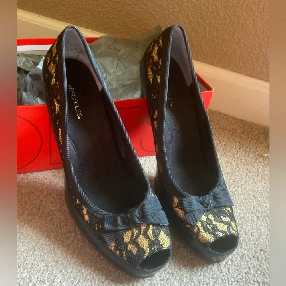 🍂EUC Beautiful Aerosole Open Toe Lace Heels - Picture 2 of 3